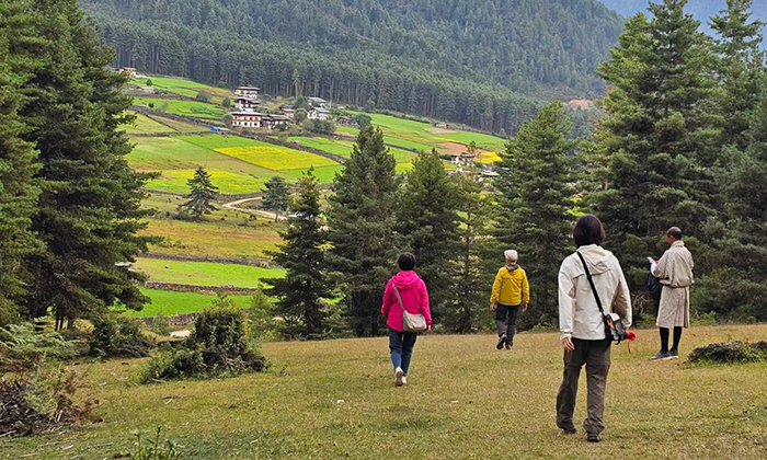 游客秋季来不丹旅行